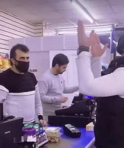 Tanrının yardımı (şu arkadan gülen adamı sikesim geldi)