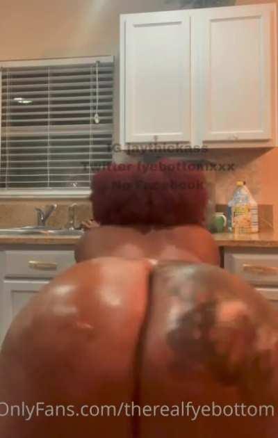 🔥 loud naked oil’d clapping cheeks