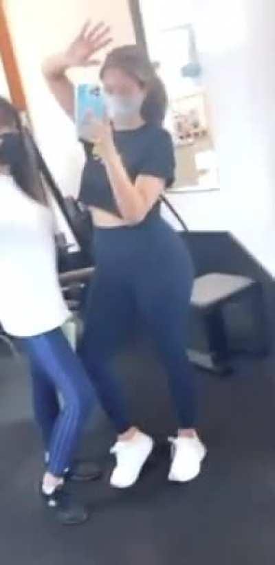 Look how thick her legs are compared to Aria's!