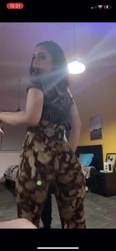 Rate that grab out of 10 🍑👌🏾👀