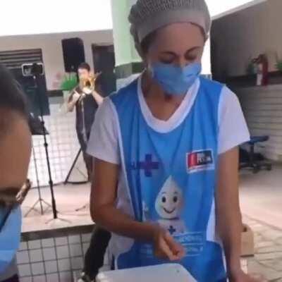 KKKKK SLG MU?QUI?NHA, PARECE VOCÊ QUANDO TÁ COM A MÃO NO SACO.