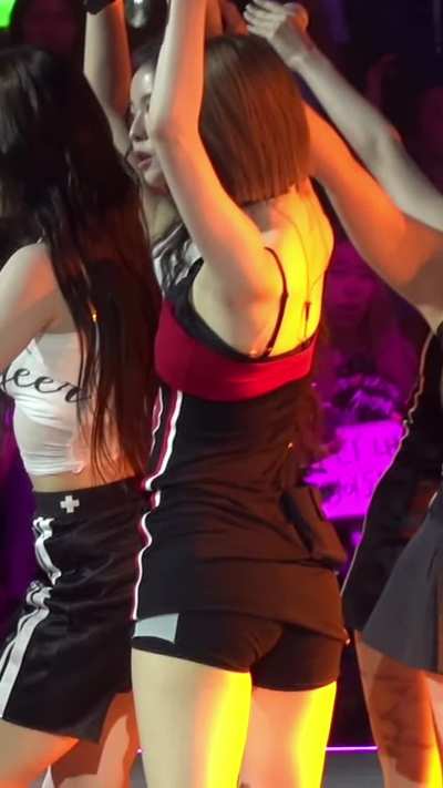 NMIXX - Bae feat. Haewon