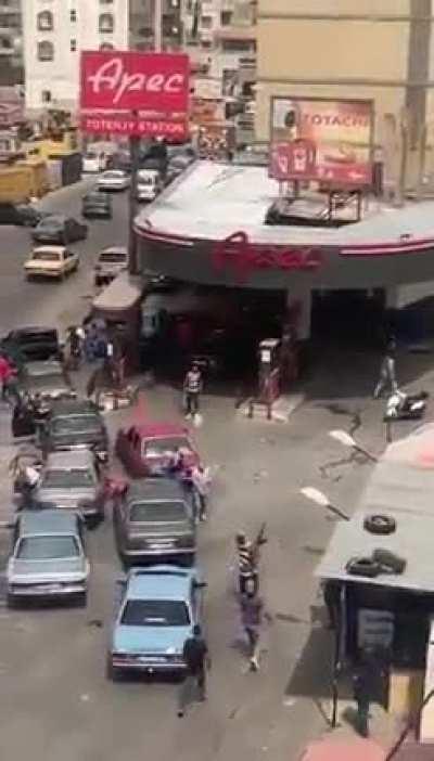 #Lebanon’s state collapse in real time: Armed clashes at a gas station as fuel shortages prevail.