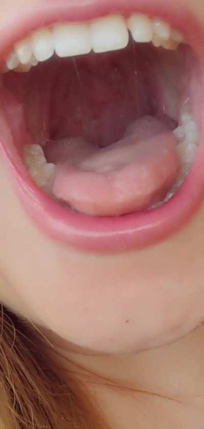 Come here, tiny, I want to play with you😈