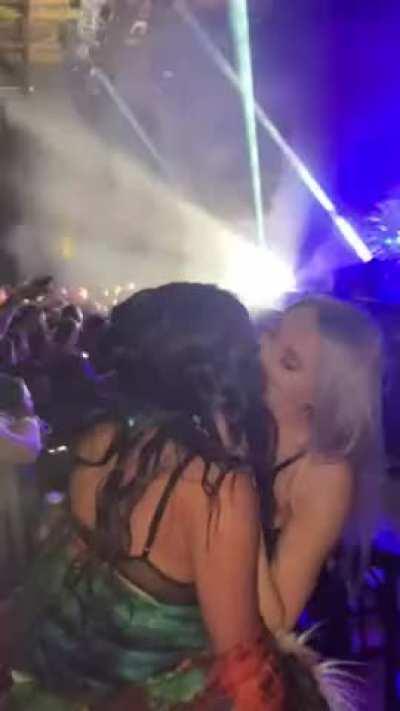Girls kissing and licking in the club [GIF]