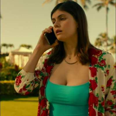 Alexandra Daddario's titty jiggle in a swimsuit