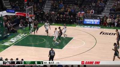 [Highlight] Nic Claxton fights for the rebound and finishes with a nice reverse layup