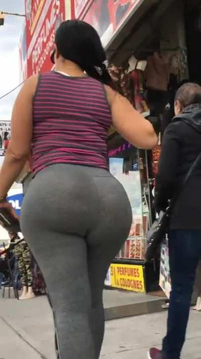 Huge butt on the move