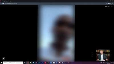 Biz bu adamla uzun zamandır facebookta konuşuyoruz adam ciddi ciddi beni cumhurbaşkanı sanıyor, sizinle bu saçma olayı paylaşmak istedim.(blur ekledim çünkü şimdi fbi ekibi adamı bulur aşırı dalga falan geçer sonra başım derde girmesin amk)