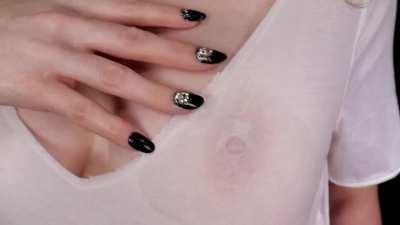 Ginger ASMR Spraying her Boobs. Leaked.