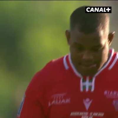 Final moments of Biarritz vs Bayonne