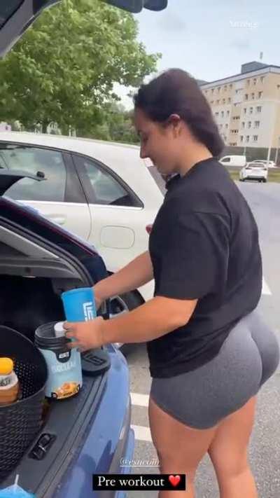 holy shit.... straight dumptruck