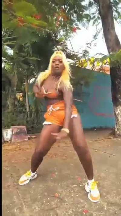 She's bringing the energy 🔥🔥 (@dancehallwazzi_official)