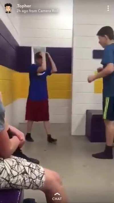 r/schoolfight Lounge