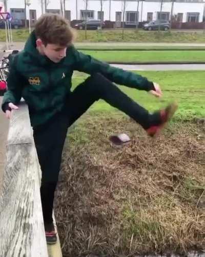 Teen does an around the world with his smartphone over a creek