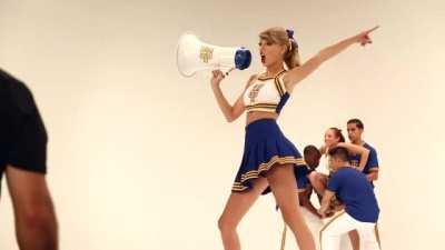 Taylor swift as a Cheerleader