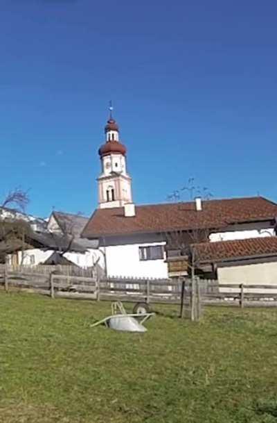 This wheelbarrow landing straight.