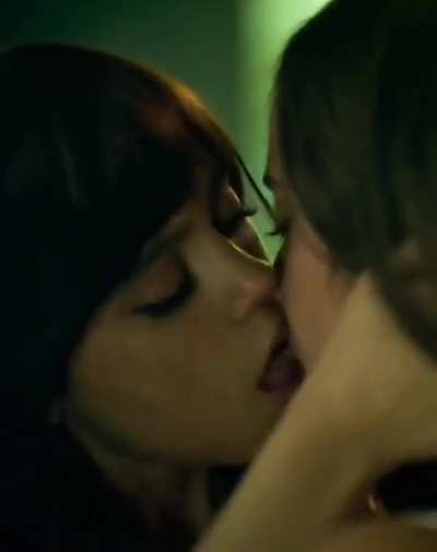 Hottest kiss ever