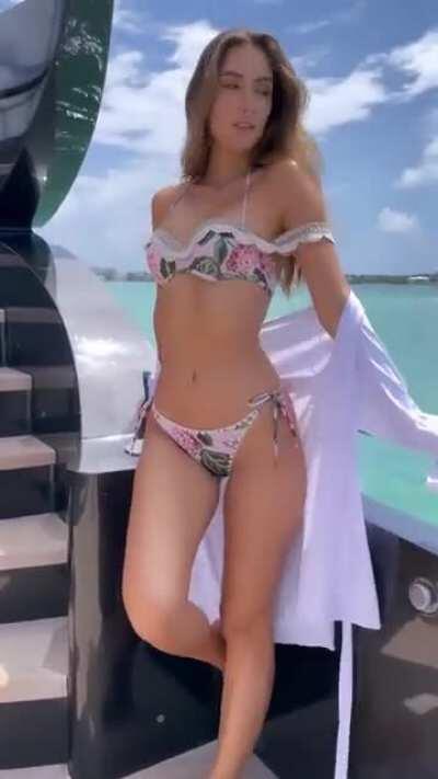 Priscilla Ricart (@priricart)