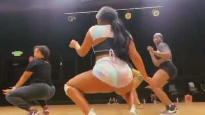 Doing what se does best 🤤