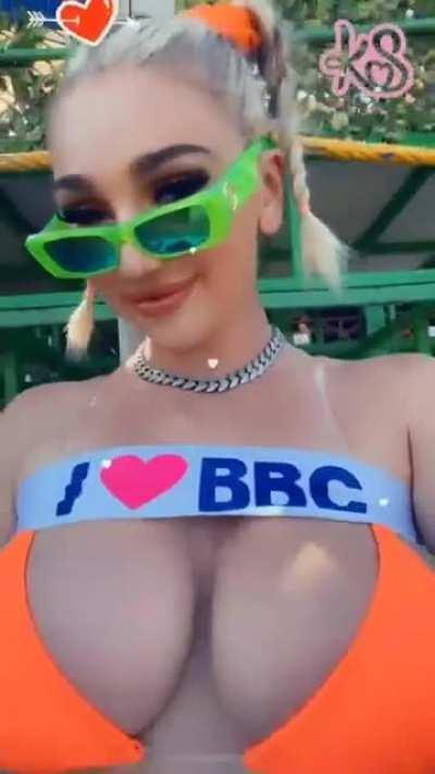 Bᴀʀʙɪᴇ ʟᴏᴠᴇs.....