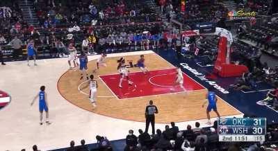 [Highlight] Josh Giddey throws the alley-oop to Tre Mann who dunks it down hard