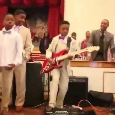 Proud father goes crazy over his son's perfect guitar performance