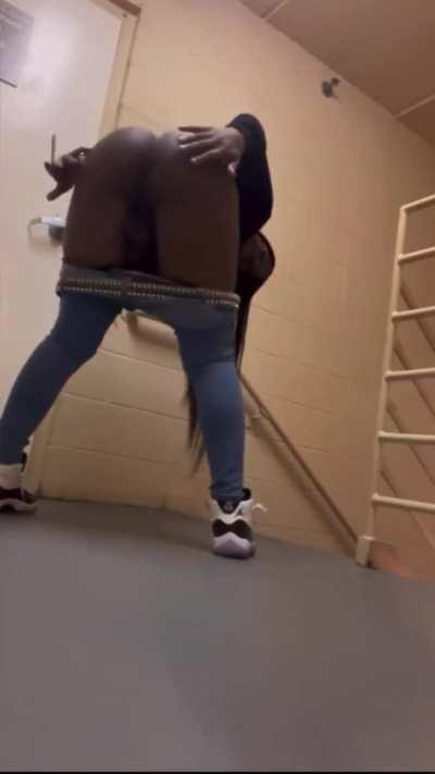 Hood tgirls got da best 🐱