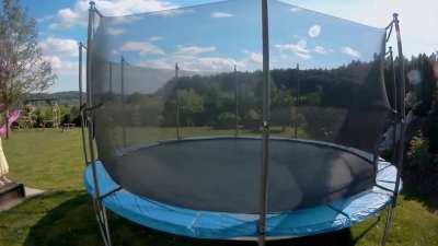 I tried my hands on the wall of death (Mini E-Revo).