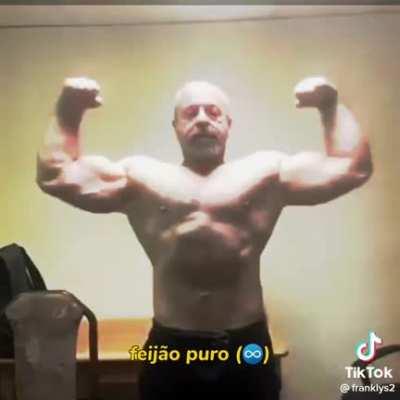 Ele virou fisiculturista