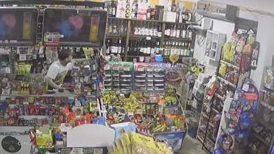 Cuando te quiere robar un caco pero te la aguantas.