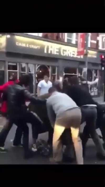 Jewellery shop robbery doesn't go to plan ~ Shepherds bush London