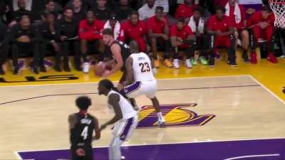 [Highlight] Sengun's post up bucket to tie the game