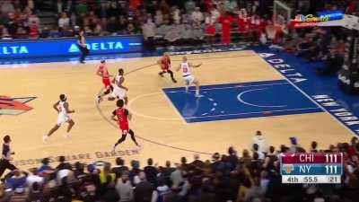 [Highlight] Alex Caruso comes with clutch steal to set-up the Bulls go-ahead lead