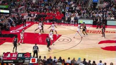 [Highlight] Ayton grabs his 22nd board of the night then finds Brogdon for the bucket