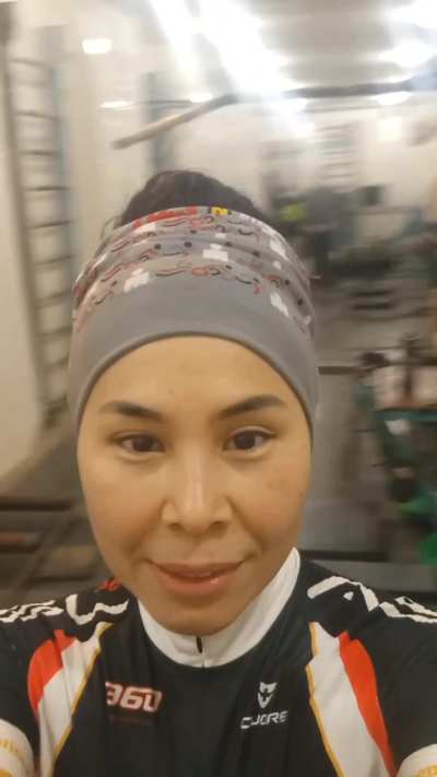 First time wearing a buff — still the same kitty 🐱