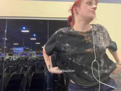 I always secretly hope someone looks over 🤭 I wanna be groped