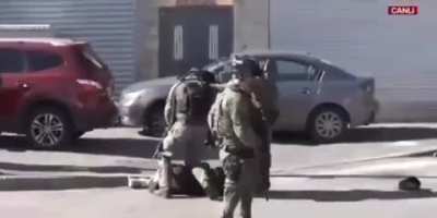 Israeli forces beat up a Palestinian journalist in Jerusalem