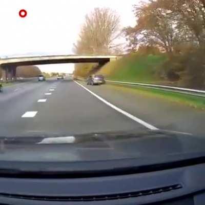 Man sacrifices own car to save driver who is having a seizure