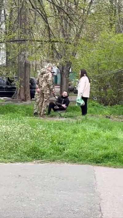 Bush saves ukrainian man from TCC forced mobilization thugs