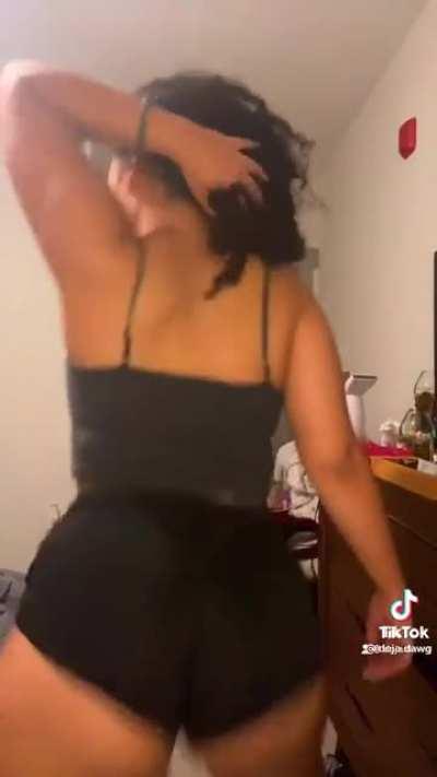 She make it clap, so I’m finna fap 🍑🍆💦