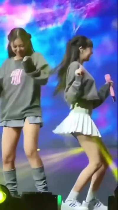 Jennie&Lisa 🍑🤤