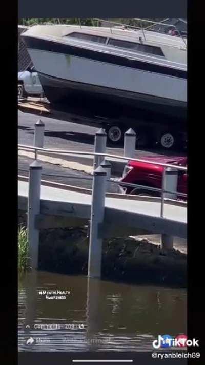 The absolute wrong way to take your boat out of the water