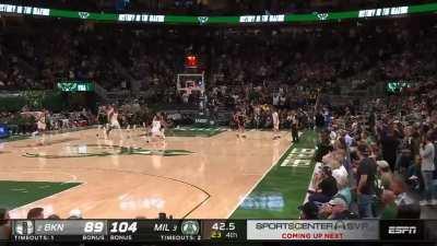 [Highlight] Milwaukee Bucks Fans Chant 