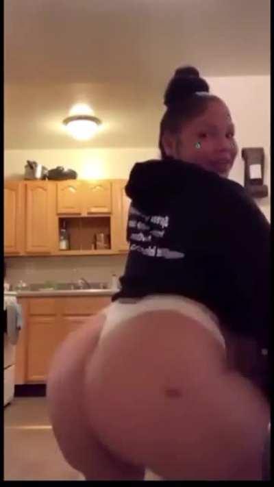 Uploading more content today ‼️🔥😍 I will be uploading the hottest twerk videos from the baddest models on IG