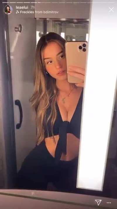 Tight body and mashed BOOBS 🤤