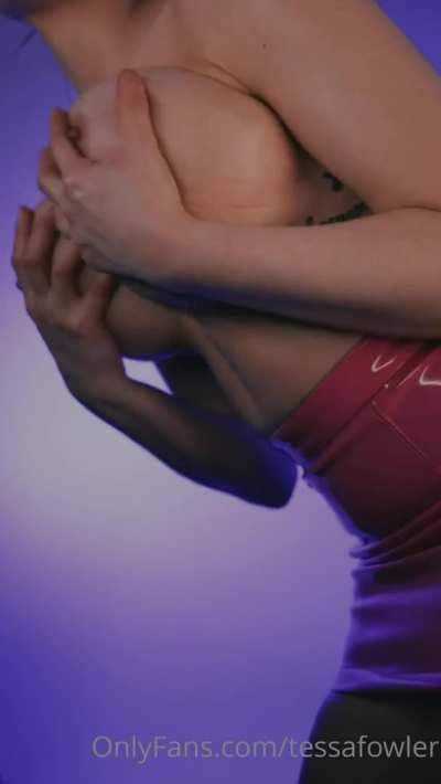 Tessa Fowler Nude Oil Boobs Massage Video