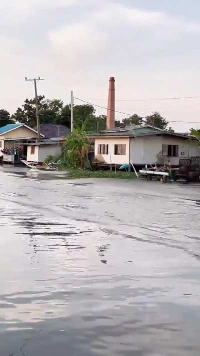 long tail boat racing