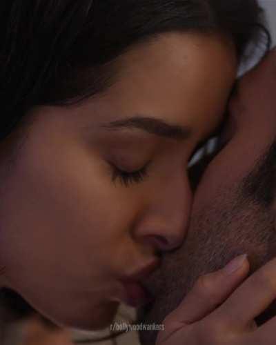 Shradha Kapoor Liplock