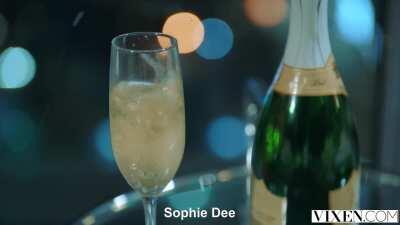 Sophie Dee Is Back [Vixen - Insatiable]